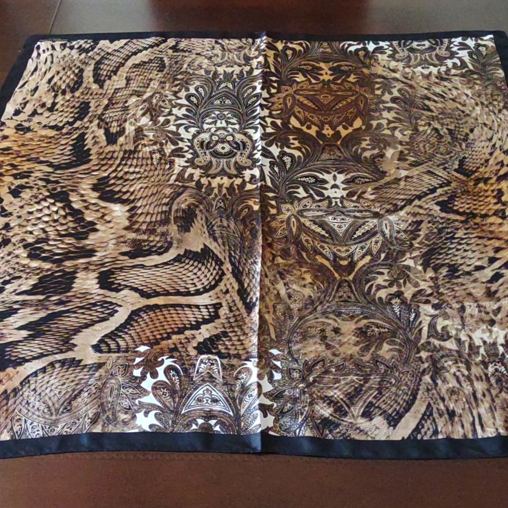 Adrienne Landau Studio scarf 35" square